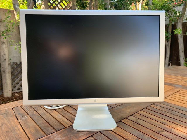 Apple A1082 Cinema Display 23