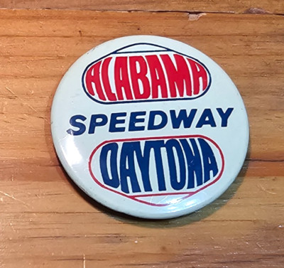 VINTAGE ALABAMA SPEEDWAY DAYTONA RACING PIN BUTTON USED/PRE-OWNED 