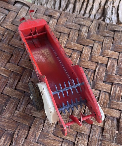 Vintage Tru-Scale Metal Red & White Die Cast Toy Farm Manure Trailer Only 10.5" - Picture 3 of 7