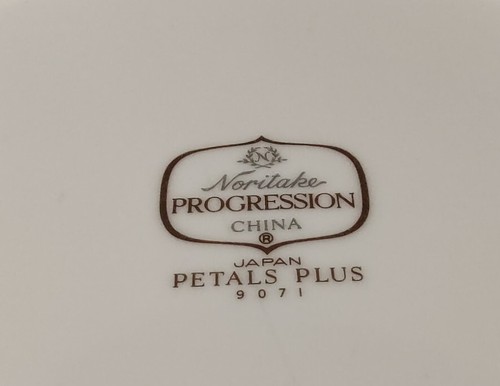Noritake "Petals Plus DINNER PLATE 10 1/2" Progression China 9071 Japan - Picture 6 of 7