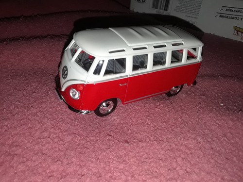 Maisto VW Volkswagen Bus Samba 1:40 Pull Back Red & White - 第 1/4 張圖片