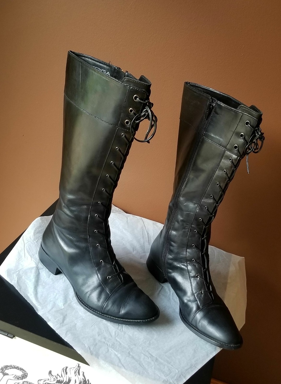 Via Spiga laced laced laced up black knee high boots with zip on the sides, size 7.5M 6711e9 Via Spiga laced laced laced up black knee high boots with zip on the sides, size 7.5M 6711e9