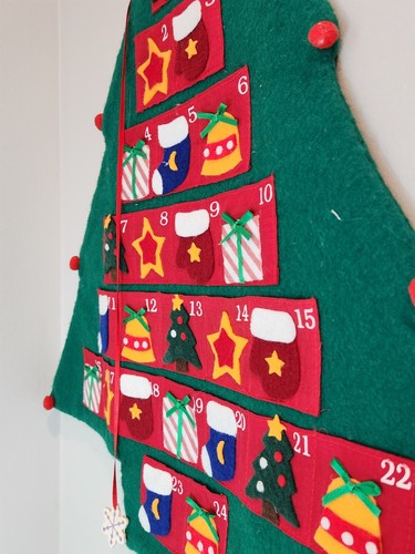 ADVENT CALENDAR Count Down with DAILY POCKETS snowflake Christmas tree shape - Picture 2 of 5