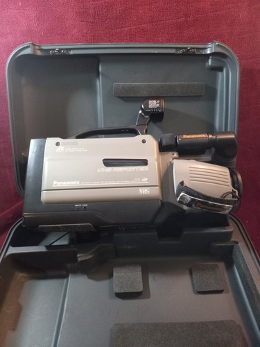 Panasonic AG-188 VHS Reporter Camcorder With Case - Picture 2 of 13