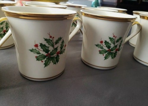 11 Pieces Beautiful Lenox Holiday Mugs. Elegant and flawless! - Picture 2 of 5