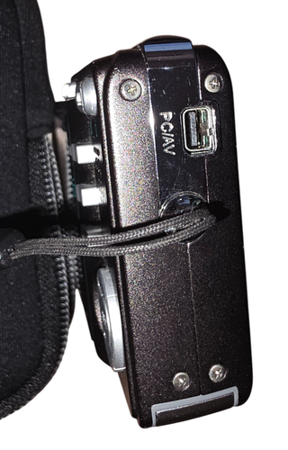 Sanyo VPC-T700 7.0MP Digital Camera – 3x Zoom – Untested – Includes Battery, SD - Picture 13 of 14