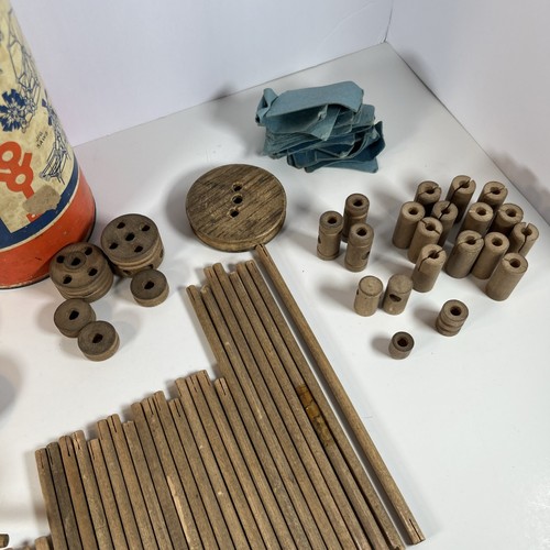 Vintage Tinkertoy Windlass Drive Set Includes 166 Pieces Incomplete - Picture 4 of 12