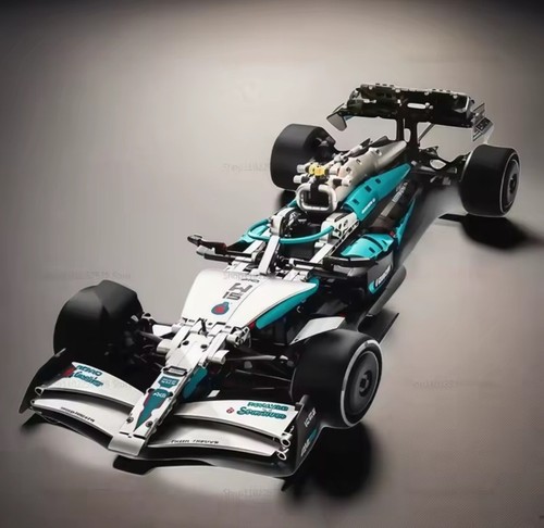 2000 Piece Mercedes AMG W14 Lewis Hamilton Formula 1 Building Block Set - Picture 7 of 7