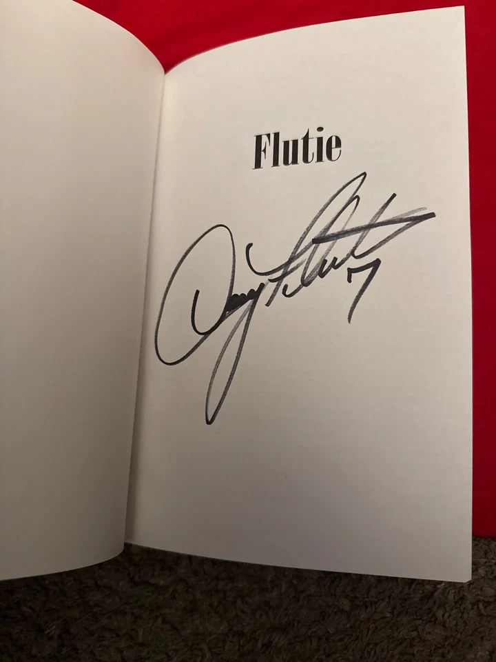 Flutie signed/autographed by Doug Flutie 7 HC book ‘99 w/ Flutie Flakes T-shirt  Foto 3 de 4