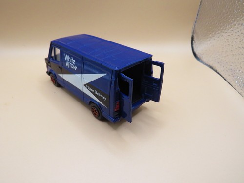 Furgoneta de reparto Corgi flecha blanca Mercedes Benz 207D - Imagen 8 de 9