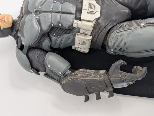 Batman Action Figure 12 Inch Dark Knight Rises Black Suit Toy with Cape - Foto 2 di 20