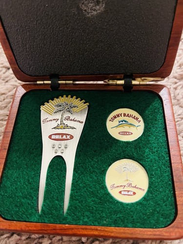 ⛳ Juego de marcadores de pelota de golf Tommy Bahama - Caja de madera - Vibraciones tropicales 🏝️ - Imagen 5 de 8
