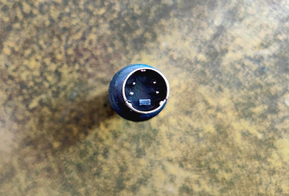 S-Video Male to RCA Phono Female Adapter - Image 2 of 4