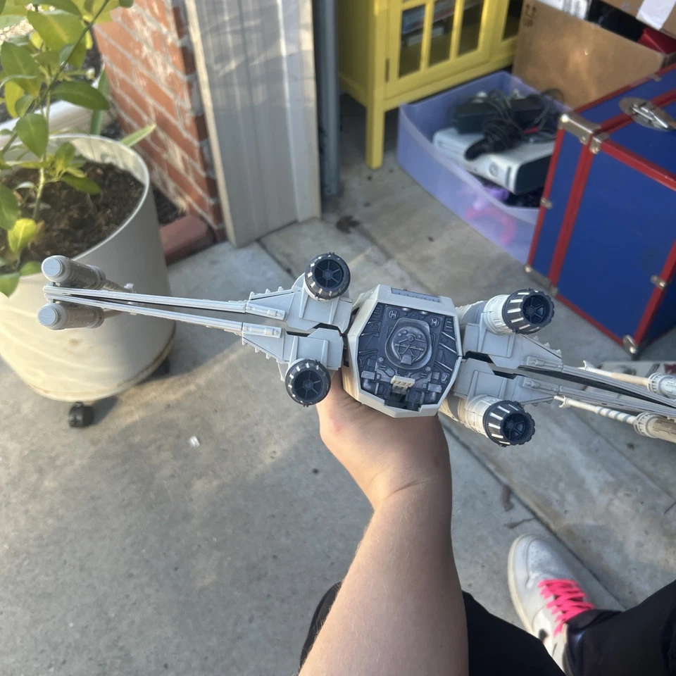 Star Wars X Wing StarFighter 2011 Hasbro Toys R Us Exclusivo en buen estado Foto 2 de 4