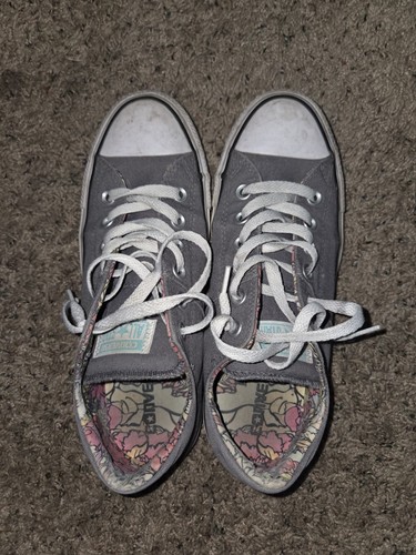 Womens - Converse Gray Canvas Low Cut Sneakers - Size 8 - Picture 3 of 5