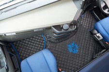 ECO LEATHER FLOOR MATS SET- BLACK FIT VOLVO FH5 2021+ [FOLDING PASSENGER SEAT]