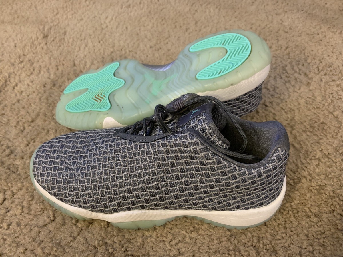 New Air Future Low BG Wolf Grey/Emerald Rise GS Size 7Y 724813-006 | eBay