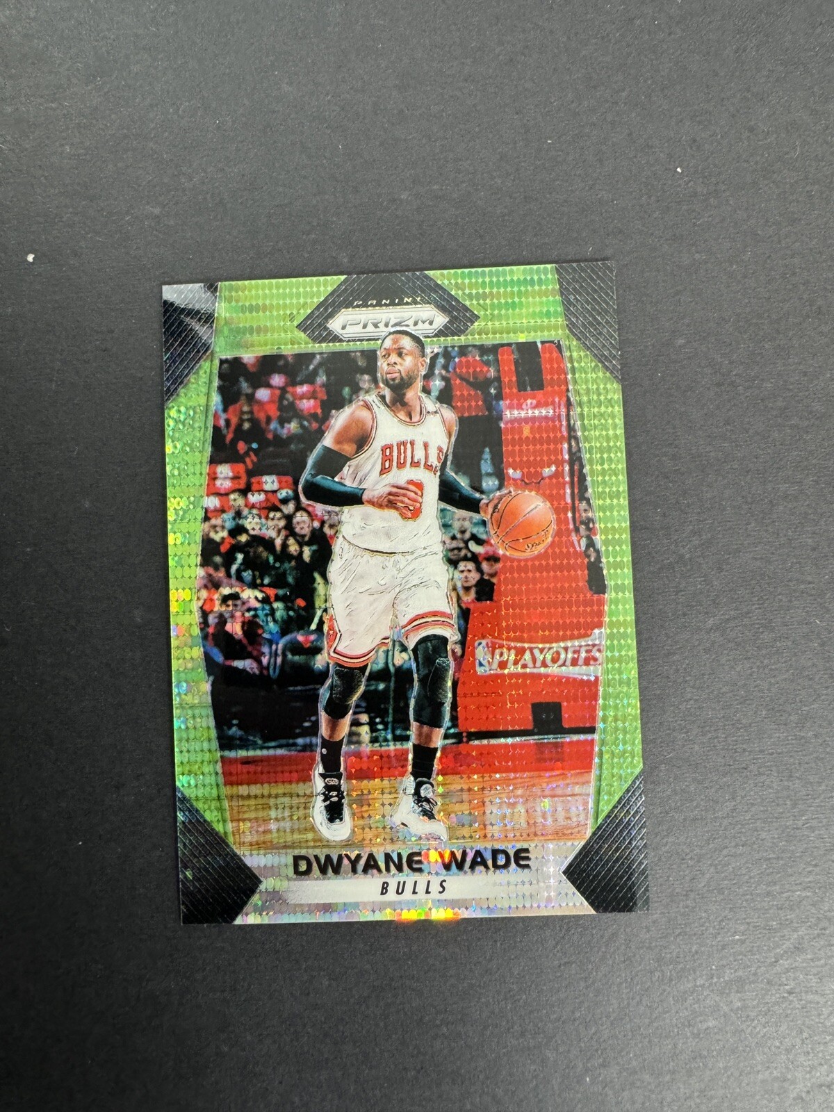 DWYANE WADE 2017-18 Panini Prizm NEON GREEN PULSAR PRIZM /25 #241 Bulls