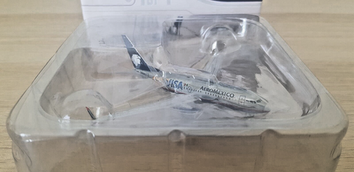 JC Wings 1/400 XX40028 Boeing 737-700 Aeromexico "GO VISA" N784XA Polished - Picture 6 of 14