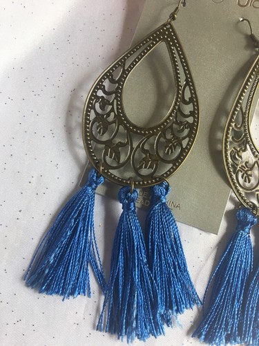 Orecchini pendenti grandi a cerchio colore ottone e goccia nappa blu reale - NUOVI - Foto 3 di 3