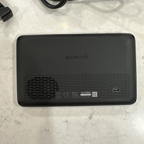 GARMIN 2555LM Bundle 5" GPS Navigator ~ Charging Cable & Case. - Picture 3 of 7