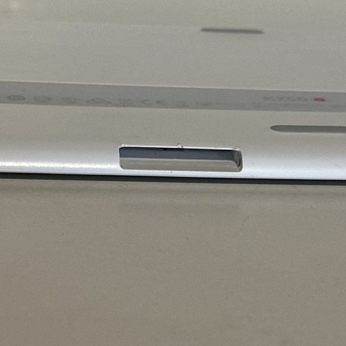 Logitech K750 (820-004185) Wireless Keyboard For Parts White - Picture 7 of 10