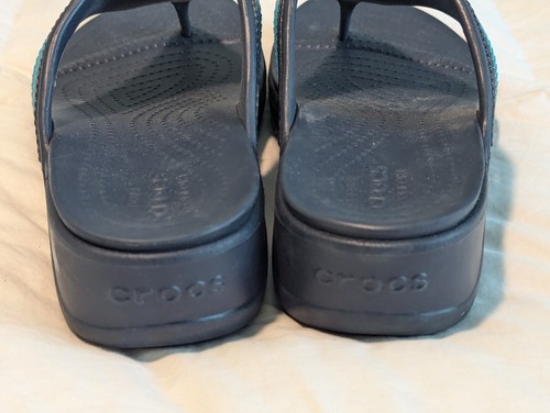 Crocs Monterey Perlen Riemen Keilabsatz Flip Flop - Navy Multi - Größe 9 - Bild 8 von 9