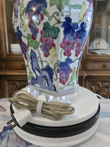 13" Chinese Vase Lamp Vintage Floral Grapevine Hexagonal Porcelain Ceramic 1960s - Picture 7 of 16