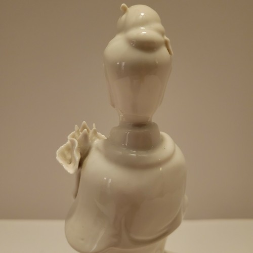 Vintage Wai Ming Blanc de Chine 10" Porcelain Chinese Guanyin Figurine Dehua - Picture 7 of 9