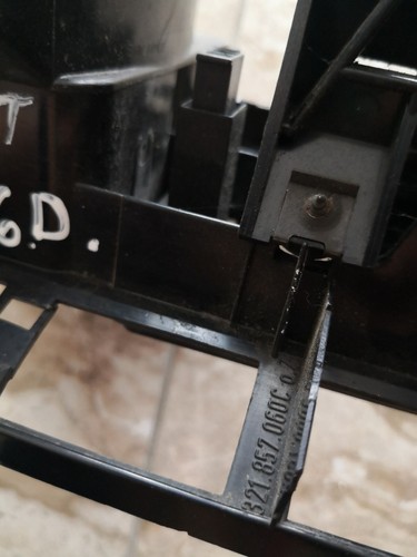 VW Passat 1982/Climate Control Unit/321857060c/321957087/321819045/321919383G - Picture 9 of 10