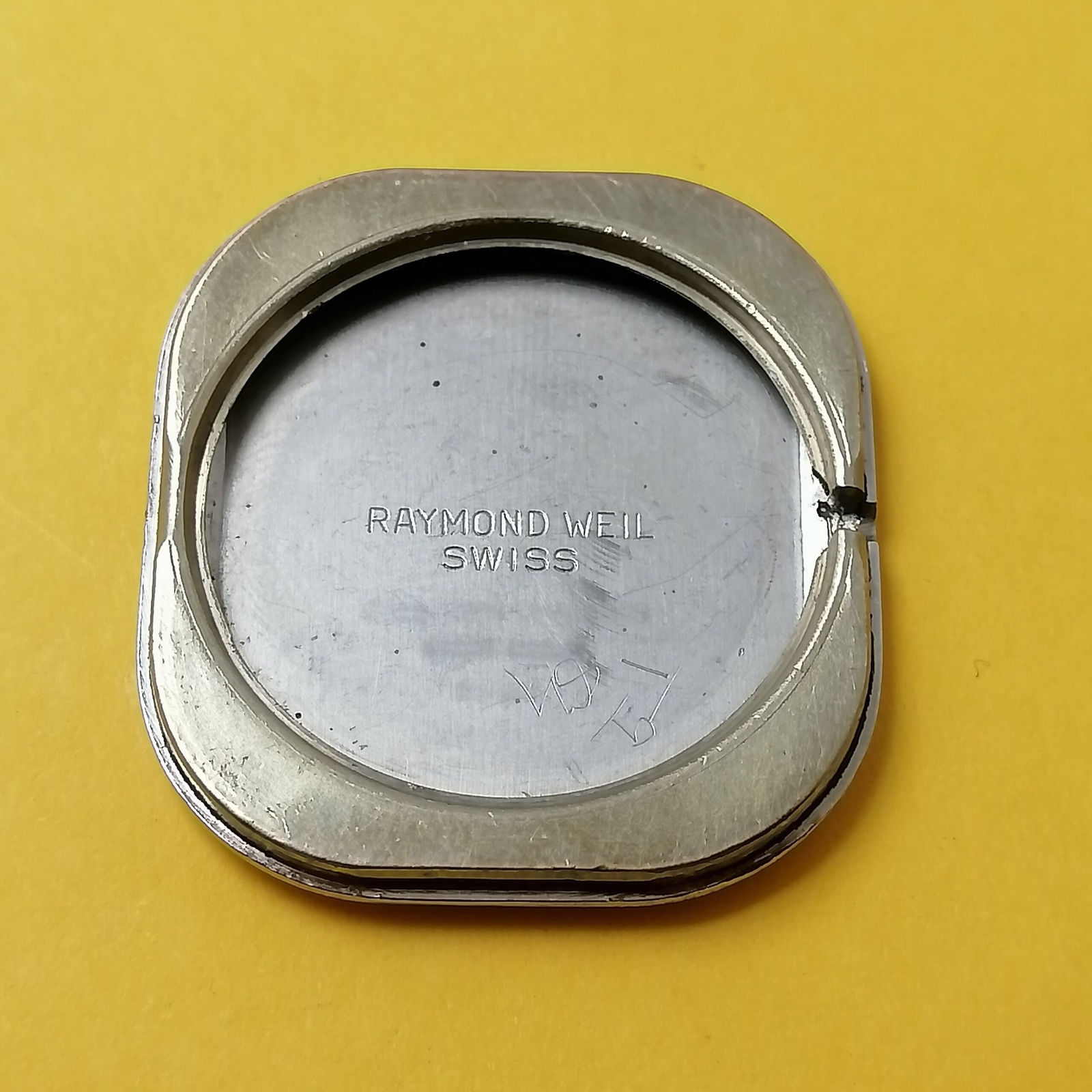 7011 WEIL Watch Back WLD487ARB1 For RAYMOND Parts - VintageWatches.PK 7011 WEIL Watch Back WLD487ARB1 For RAYMOND Parts - vintagewatches.pk