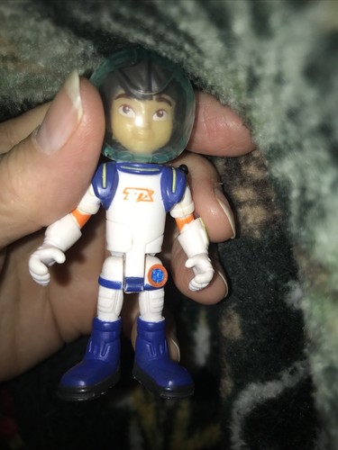 Junior Miles 3” & Dad Leo 4” Tomorrowland Actionfiguren mit blauem Weltraumhelm - Bild 16 von 17