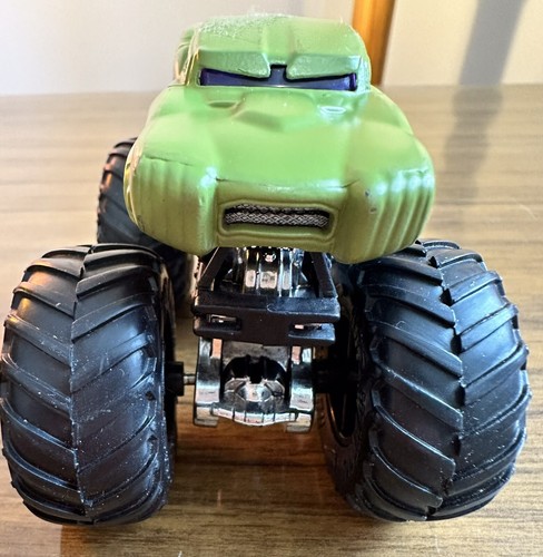 Hot Wheels Monster Jam Marvel Hulk Monster Truck 1:64 2018 - Picture 6 of 10