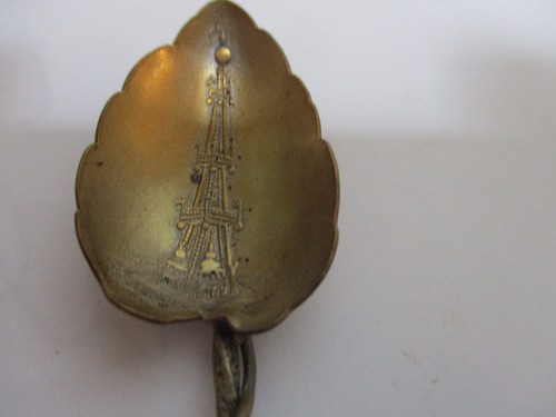 VINTAGE BRASS SPOON WITH CIRCUS BEAR AND EIFFEL TOWER . 4 1/2" - Picture 3 of 7