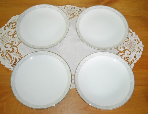 Vintage Mikasa Fine China JUEGO INTELIGENTE 6 1/2" Platos 0310 Japón ~ Juego de 4 ~