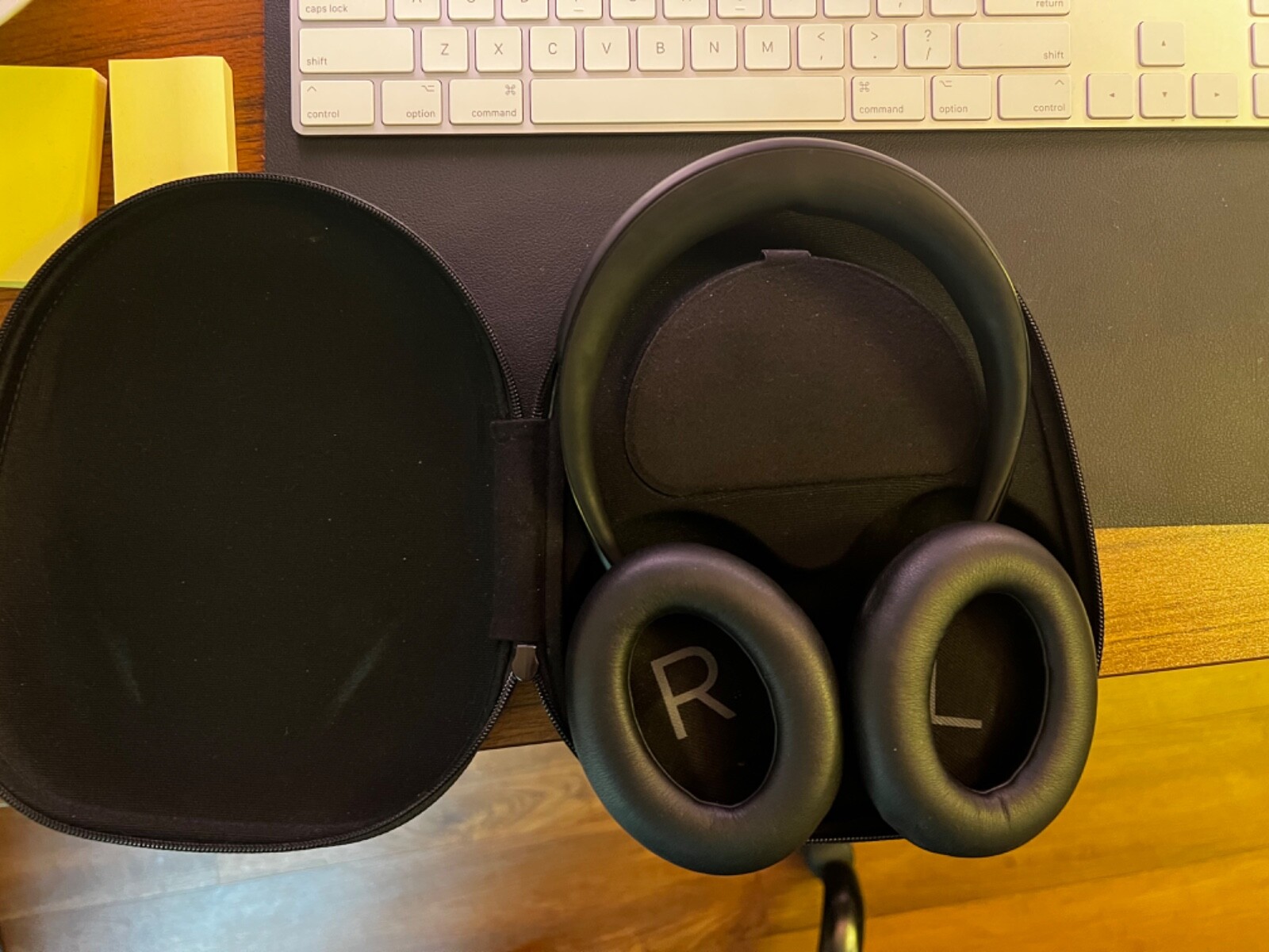 Bose 700 Over-Ear Wireless Noise-Cancelling Headphones in Black-image