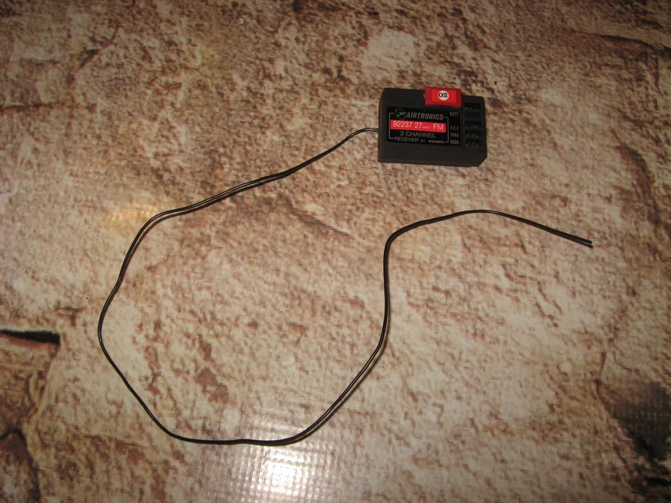 Vintage RC Airtronics Sanwa Receiver 27 MHz FM 3 Channel (1) 92237 See Notes - Image 2 of 2