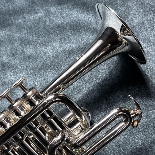 YAMAHA YTR-6810S Piccolo Trumpet Yellow Brass professional model w/case - Picture 3 of 8