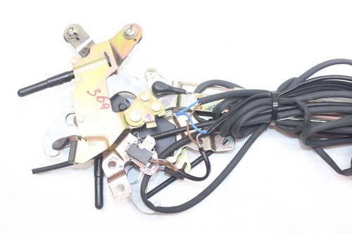 2003 MERCEDES SL500 R230 CONV #369 FRONT TOP ROOF LOCK LATCH LEFT RIGHT - Picture 7 of 12