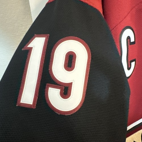 Phoenix Arizona Coyotes NHL Shane Doan Captains Jersey Men’s Size Large Reebok - Picture 6 of 17