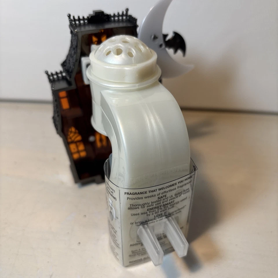 Bath & Body Works Ghostly HAUNTED HOUSE Nightlight Wallflower Plug In BRAND NEW - Image 4 of 4