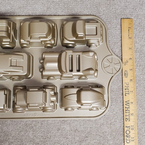 Nordic Ware Gold 5 Cup 8 Vintage Cake Pan Cars Cakepan Cupcakes Bundtlettes USA - Picture 8 of 13