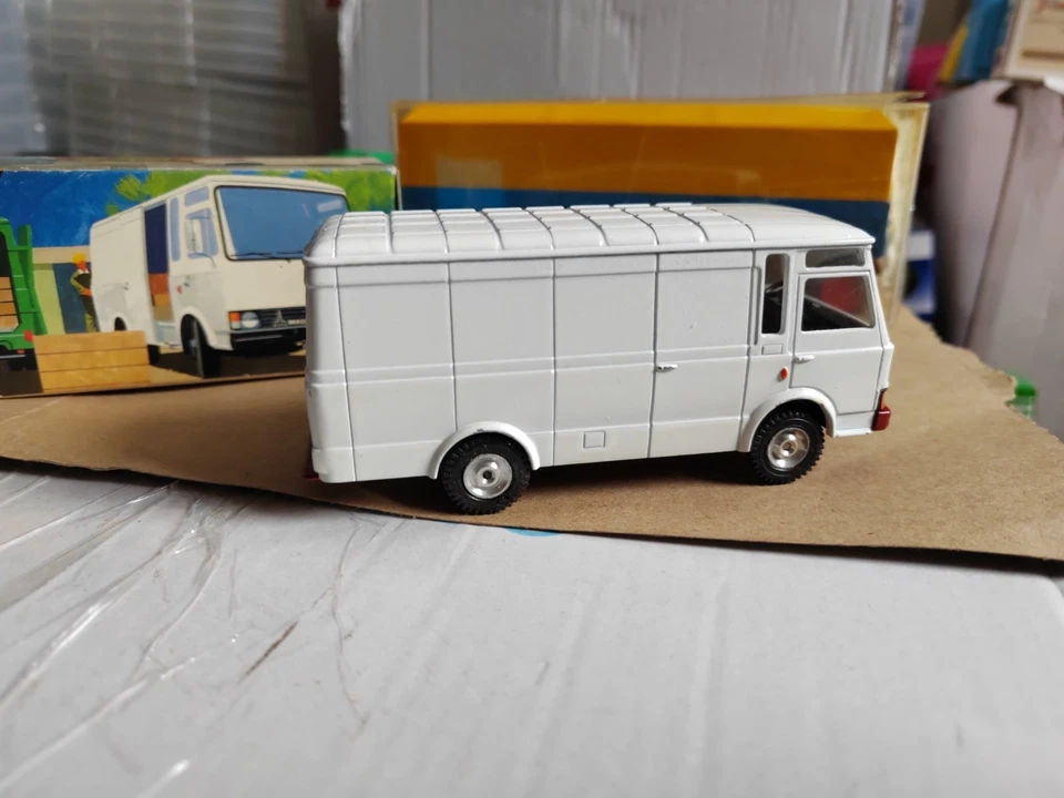 1/35 Boxed Model Cursor 877 Dealer Box Magirus Deutz — 第 4/4 张图片