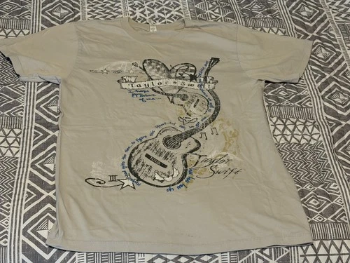Taylor Swift Rodeo Houston Concert T Shirt Making Up Lo 2000s vintage concert t-shirt, vintage, single stitch, B+ condition