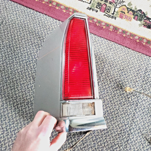 1988-91 Chry New Yorker LH/RH Taillight lenses w/Extension Housings N/Wiring - Picture 2 of 8