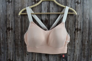 Women-s-Under-Armour-UA-Breathelux-Mid-Impact-Light-Pink-Sports-Bra