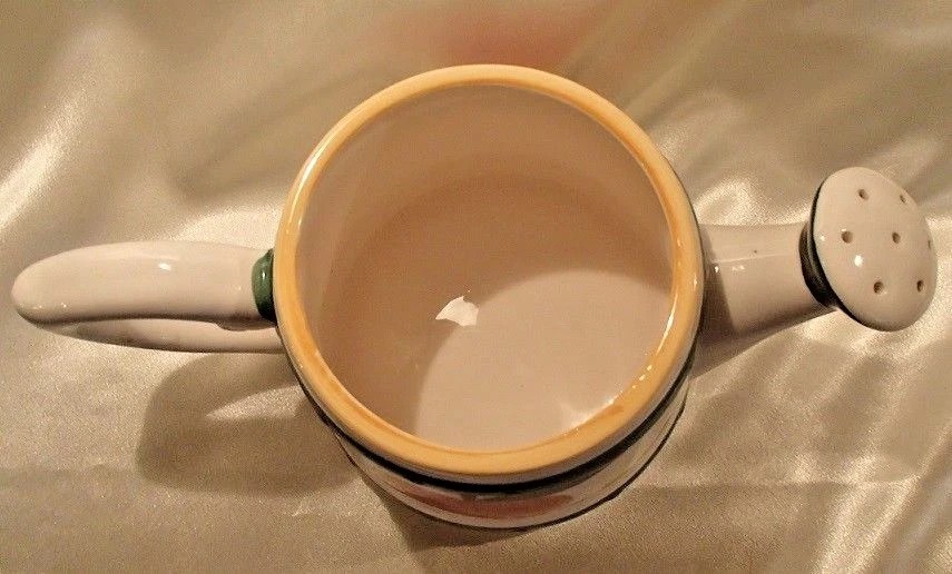 Lata de riego de cerámica con diseño de manzana de Asia Master Group  Foto 3 de 4