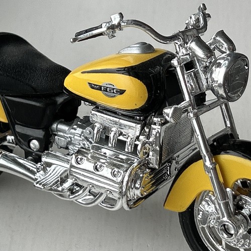 Maisto 1:18 Honda Valkyrie F6C Flat 6 Custom (1997) modellino pressofuso giallo/nero - Foto 14 di 17