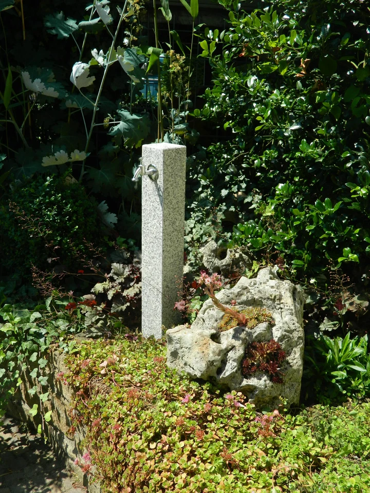 Wasserzapfsäule aus geflammten Granit, Wasserzapfstelle, Außenwasserhahn - Bild 3 von 4