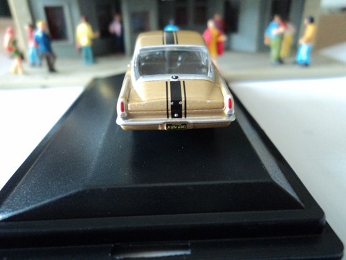 Oxford 1965 PLYMOUTH Barracuda Gold w/ Black Band 1/87 HO diecast - Picture 4 of 8